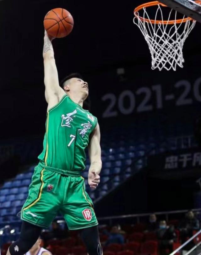 江苏队逆转勇士,张镇麟点燃赛场 江苏队逆转勇士,张镇麟点燃赛场