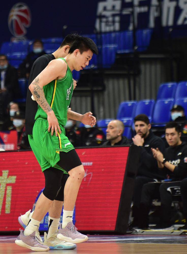 江苏队逆转勇士,张镇麟点燃赛场 江苏队逆转勇士,张镇麟点燃赛场